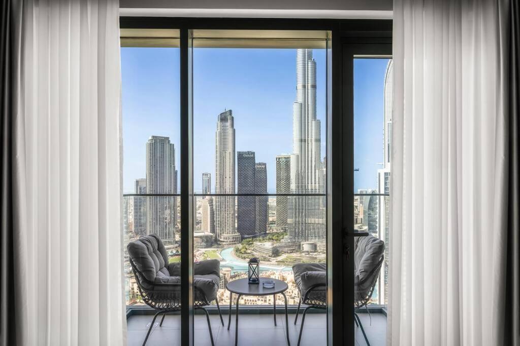 *views Of Burj Khalifa Fountain*